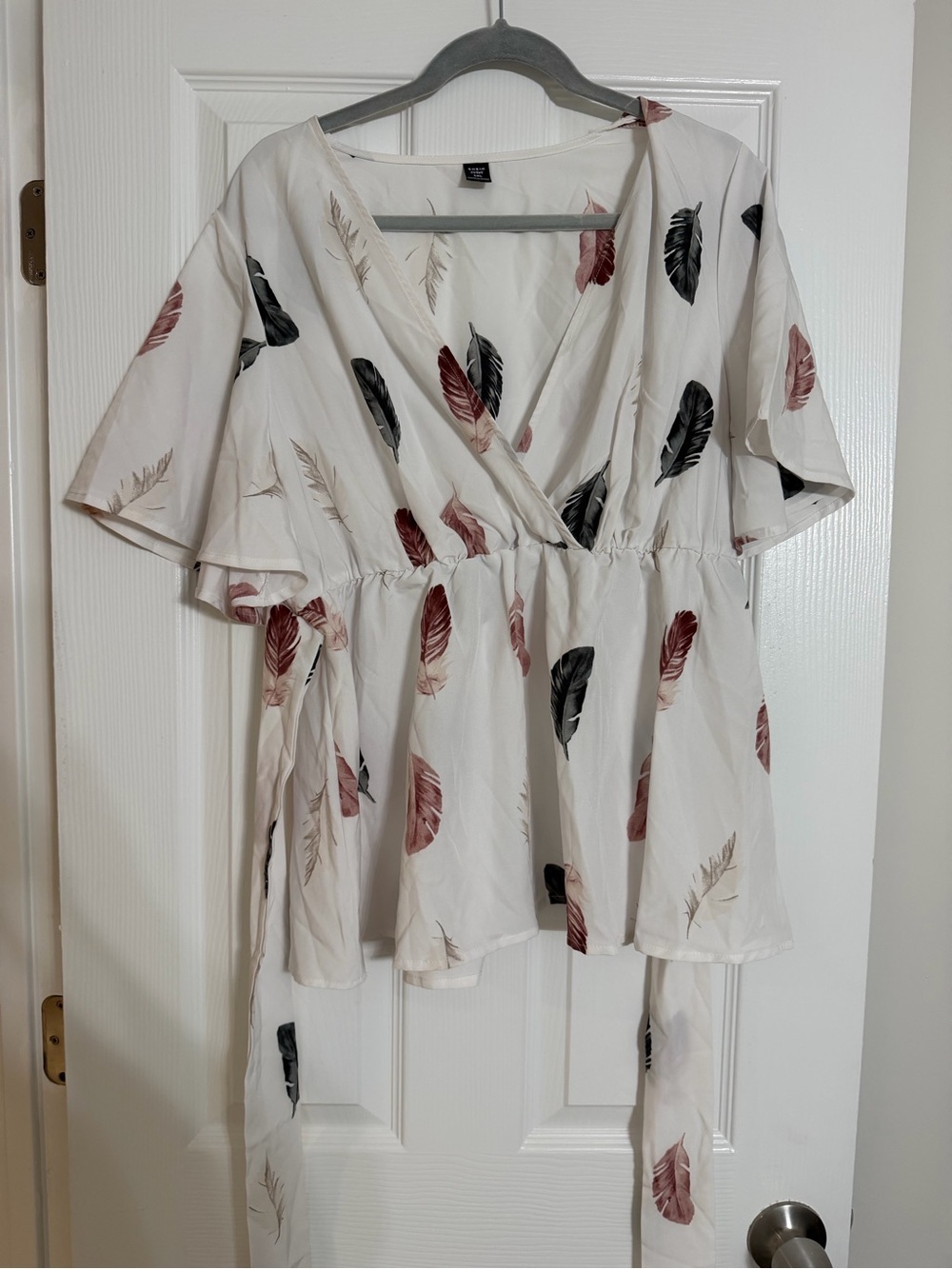 SHEIN Cream Wrap Tunic with Pink and Black Feather Print